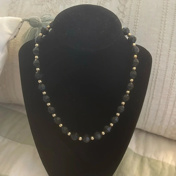 Vintage black and gold bead necklace with screw clasp - Picture 1 of 4